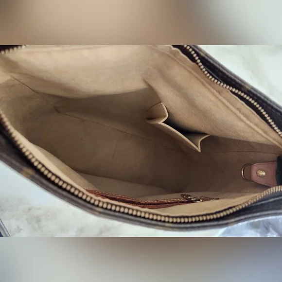 Amazing Condition! LV Monogram Looping GM Shoulder Bag. - Picture 10 of 16